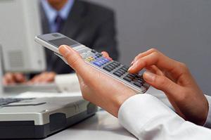 木で作られたままごとキッチンで遊ぼう