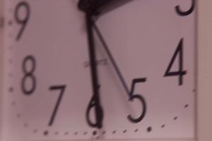 電光掲示板の設計と製作と設置を行う